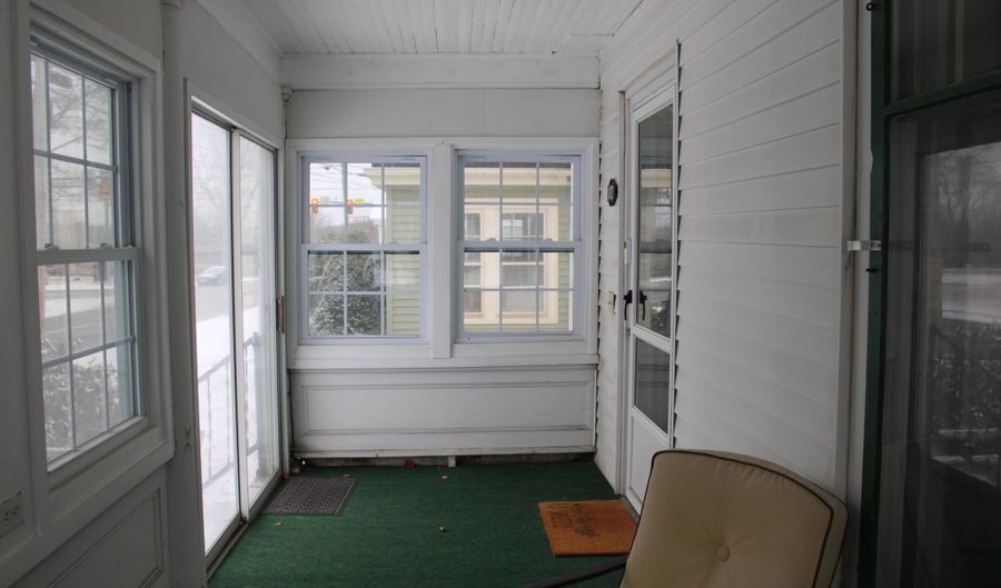 12 Fourteenth St, Bangor, ME 04401 - 3 Beds, 1 Bath