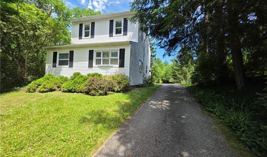 398 N Chillicothe Rd, Aurora, OH 44202 - 3 Beds, 2 Bath