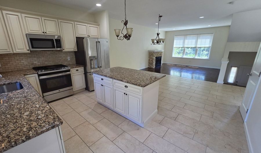10 Oak Meadows Dr 10, Brookfield, CT 06804 - 2 Beds, 3 Bath