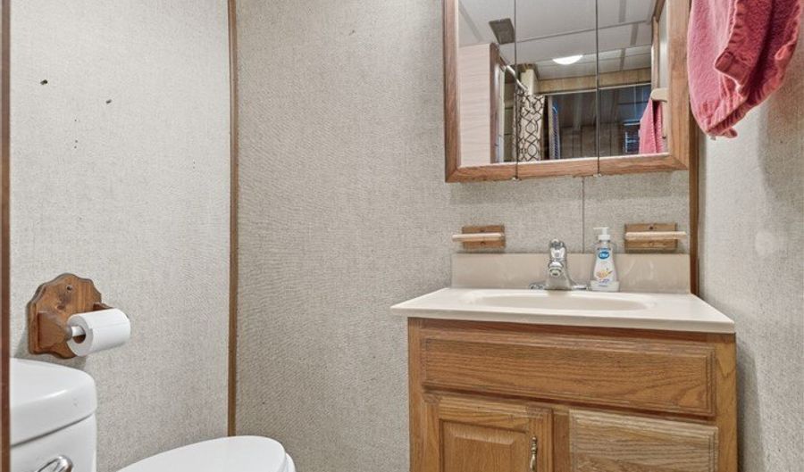 1539 Parkway Blvd, Alliance, OH 44601 - 2 Beds, 2 Bath