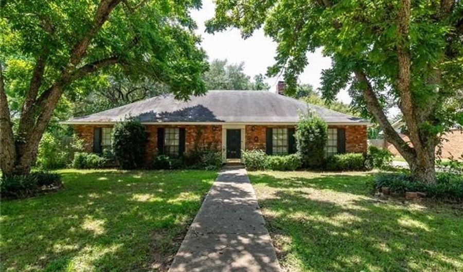 808 TERRA Ave, Alexandria, LA 71303 - 3 Beds, 2 Bath