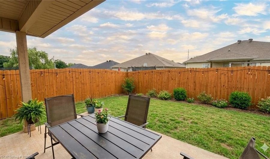 219 Bridgewater Dr, Barling, AR 72923 - 3 Beds, 2 Bath