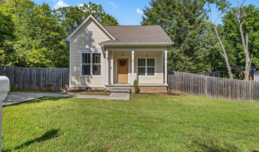 13 Douglas St, Athens, TN 37303 - 2 Beds, 2 Bath