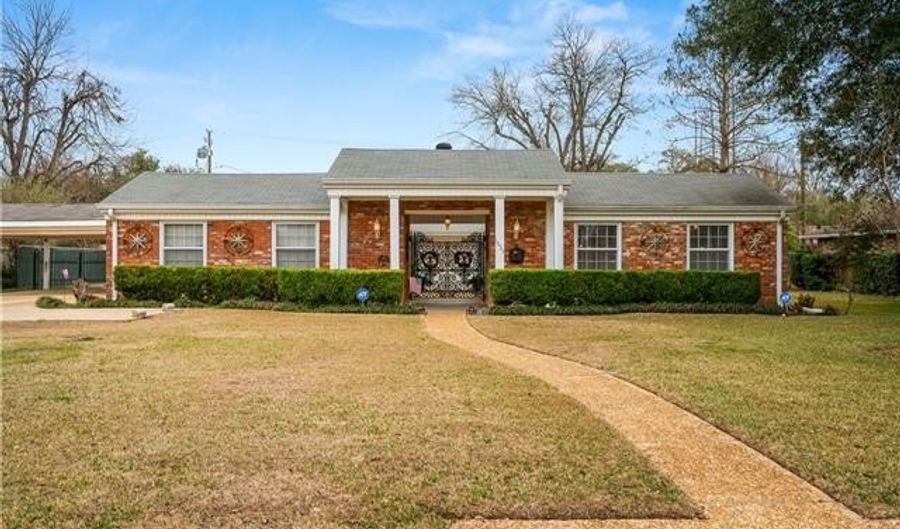 1633 FULTON Dr, Alexandria, LA 71301 - 4 Beds, 3 Bath