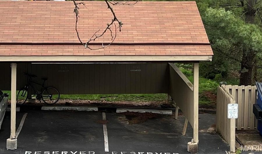 717 Ridgeside Dr L, Ballwin, MO 63021 - 2 Beds, 1 Bath