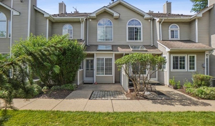 13 Birchwood Rd, Bedminster, NJ 07921 - 2 Beds, 2 Bath