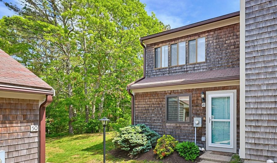 49 Round House Rd, Bourne, MA 02532 - 1 Beds, 2 Bath