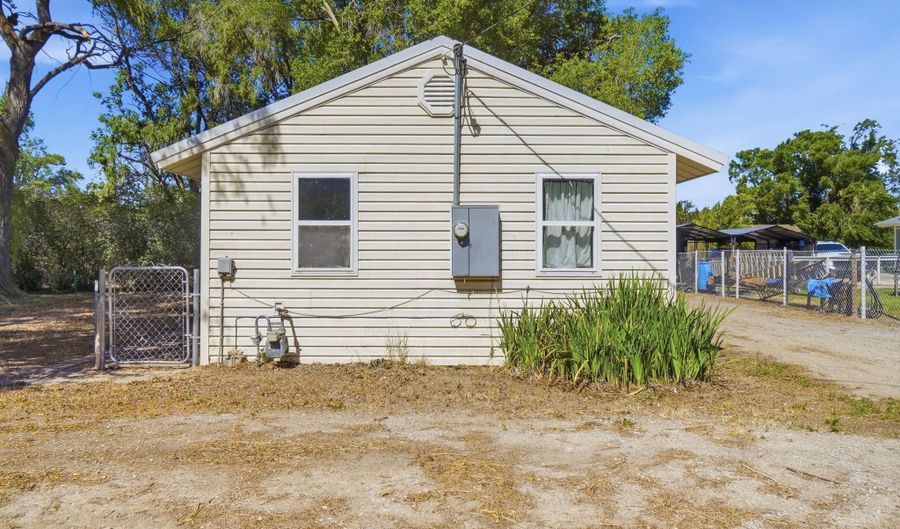 582 W Washington Ave, Aberdeen, ID 83210 - 2 Beds, 1 Bath
