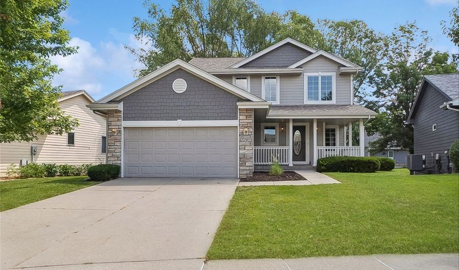 2205 Country Cove Ln, Altoona, IA 50009 - 3 Beds, 3 Bath