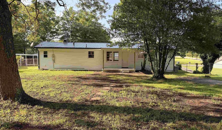 2518 W 14TH St, Anniston, AL 36201 - 3 Beds, 2 Bath