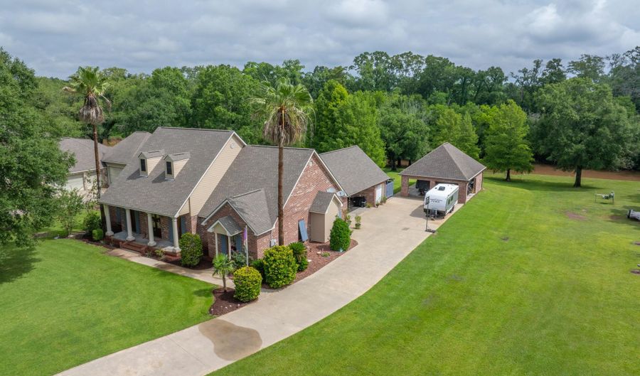 2073-2075 Main Hwy, Arnaudville, LA 70512 - 4 Beds, 4 Bath