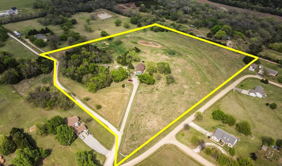 29750 93rd Ln, Arkansas City, KS 67005 - 3 Beds, 3 Bath
