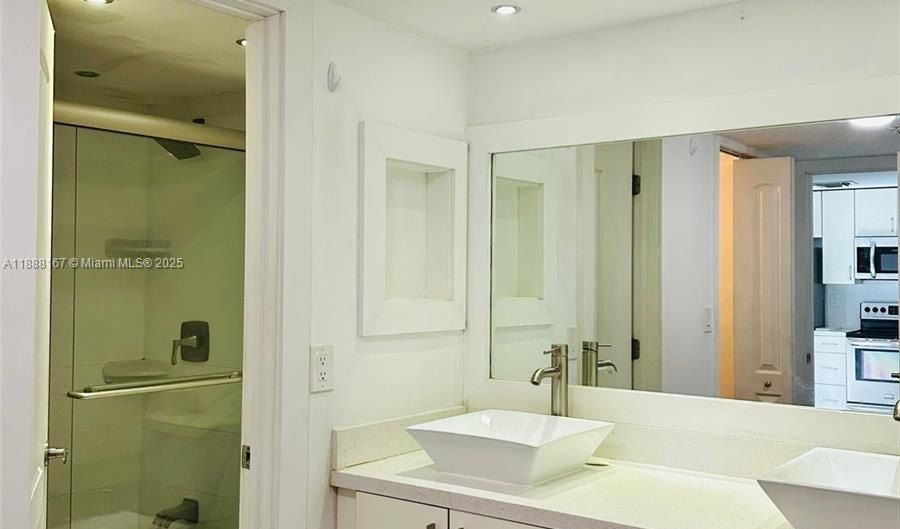 20400 W Country Club Dr 414, Aventura, FL 33180 - 1 Beds, 1 Bath