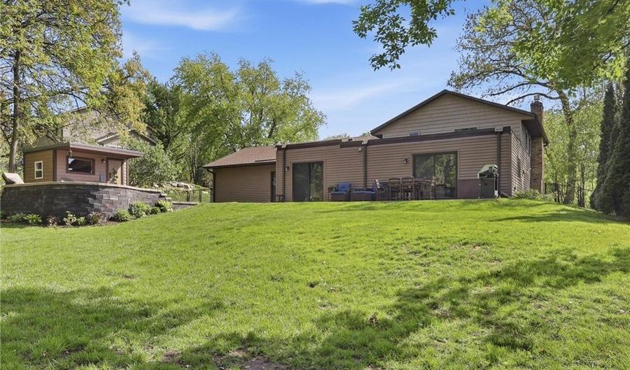 12997 Euclid Ave, Apple Valley, MN 55124 - 4 Beds, 2 Bath