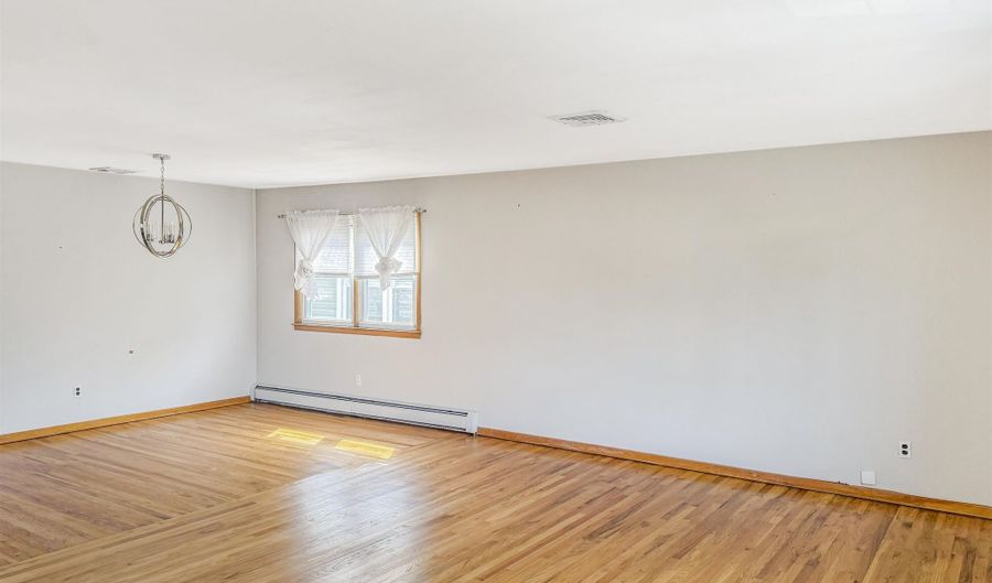 734 KENNEDY Blvd, Bayonne, NJ 07002 - 3 Beds, 2 Bath