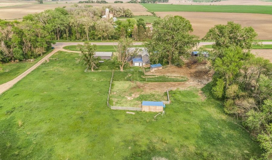 30021 471st Ave, Beresford, SD 57004 - 5 Beds, 4 Bath