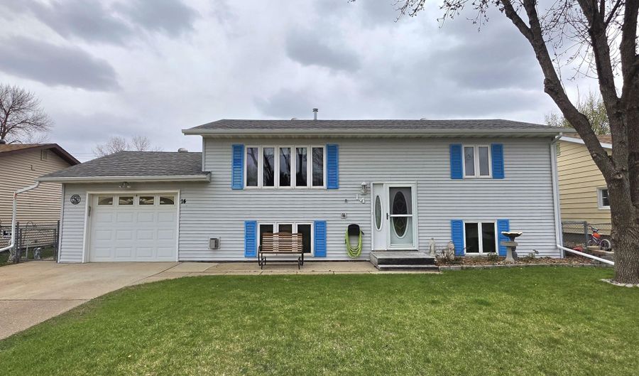 14 S Illinois St, Aberdeen, SD 57401 - 4 Beds, 2 Bath