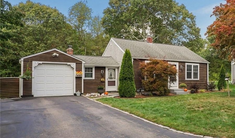 73 Penguin Ave, Warwick, RI 02818 - 2 Beds, 1 Bath