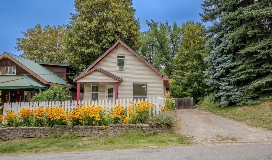 7001 Oak St, Bonners Ferry, ID 83805 - 3 Beds, 1 Bath