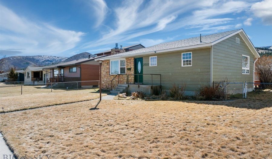 2011 Hamburg St, Anaconda, MT 59711 - 3 Beds, 2 Bath