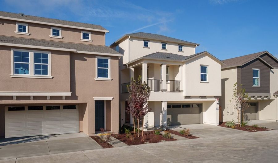 827 Lake Park Cir, Galt, CA 95632 - 3 Beds, 3 Bath