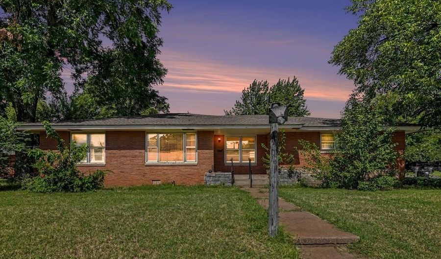 502 W Alabama Ave, Anadarko, OK 73005 - 2 Beds, 2 Bath