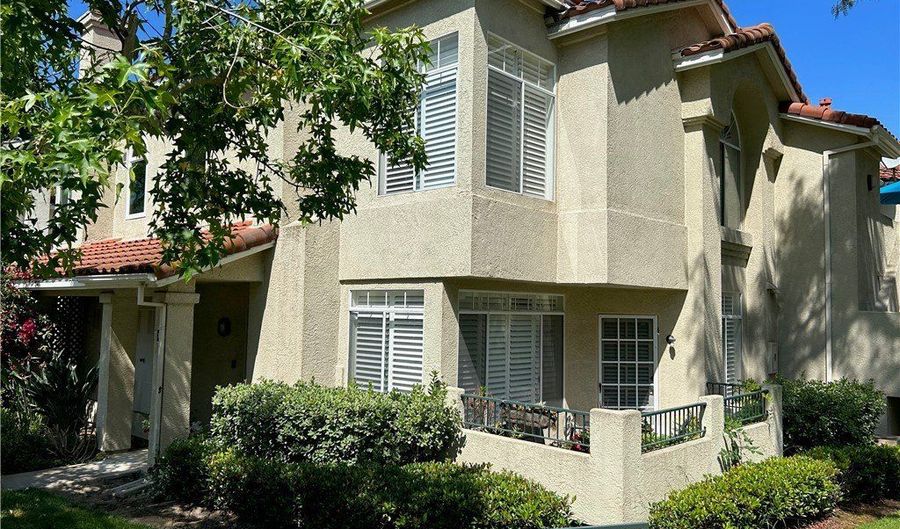 126 Cinnamon Teal, Aliso Viejo, CA 92656 - 2 Beds, 3 Bath