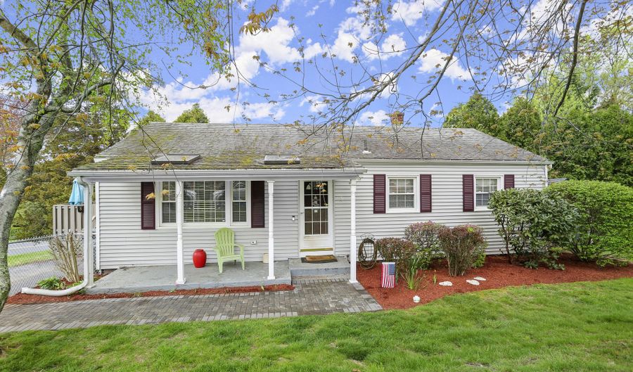 8 Easy St, Milford, CT 06460 - 2 Beds, 2 Bath