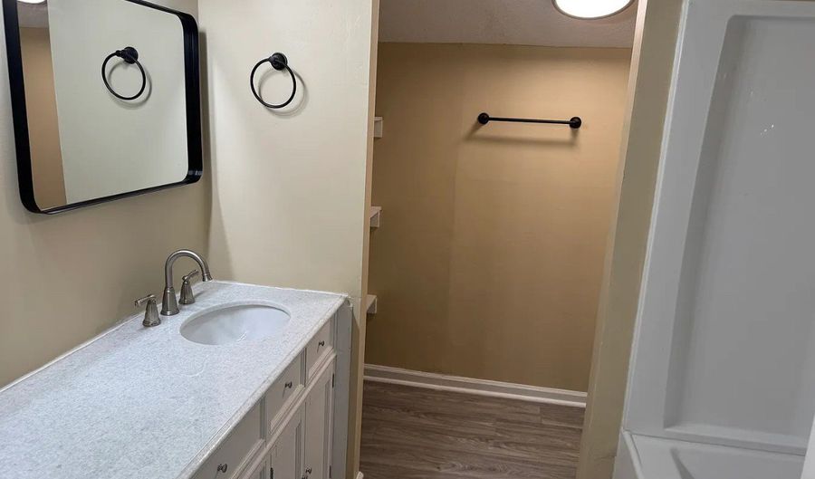 1775 S Milledge APT 20, Athens, GA 30605 - 2 Beds, 2 Bath