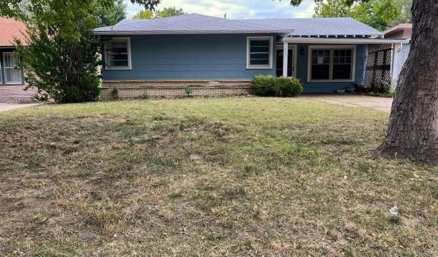 913 N 10th, Arkansas City, KS 67005 - 3 Beds, 2 Bath