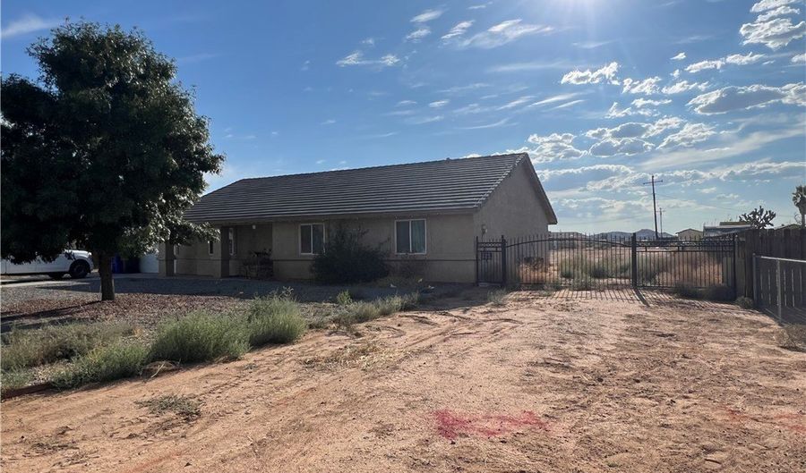 14990 Nanticoke, Apple Valley, CA 92307 - 3 Beds, 2 Bath