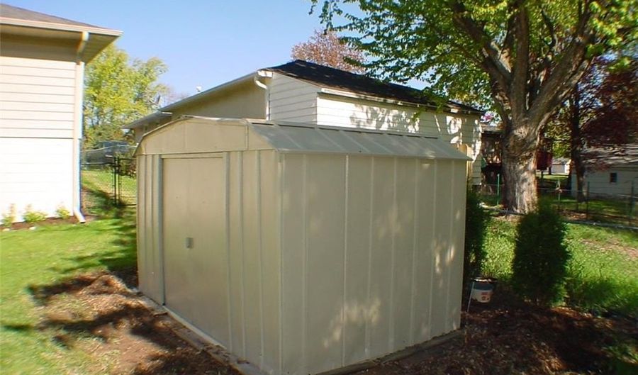 1112 Queens Ln, Anoka, MN 55303 - 4 Beds, 2 Bath