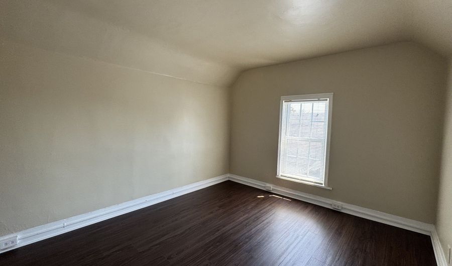184 Pacific St, Bridgeport, CT 06604 - 4 Beds, 1 Bath