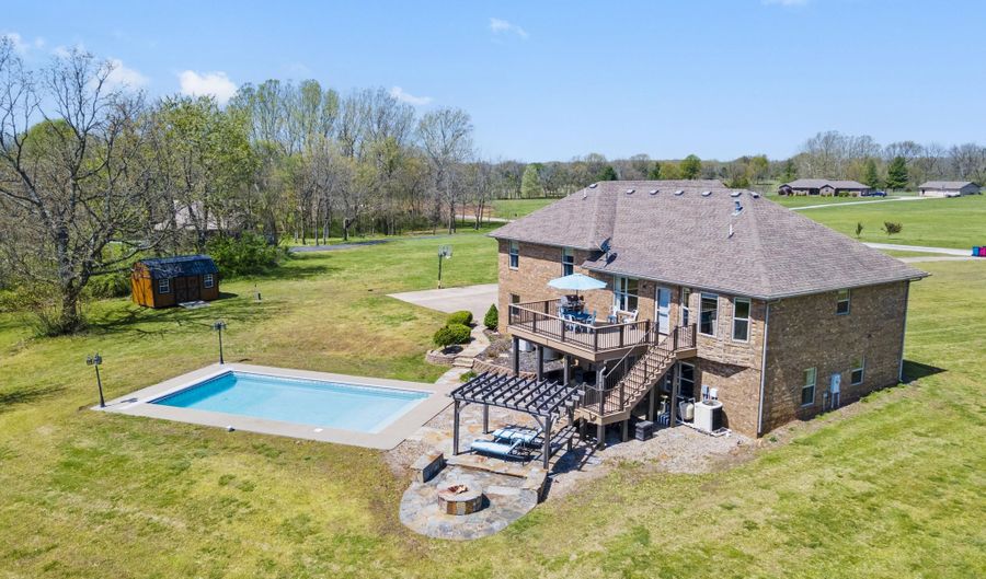 19529 Lawrence 2152, Aurora, MO 65605 - 4 Beds, 4 Bath