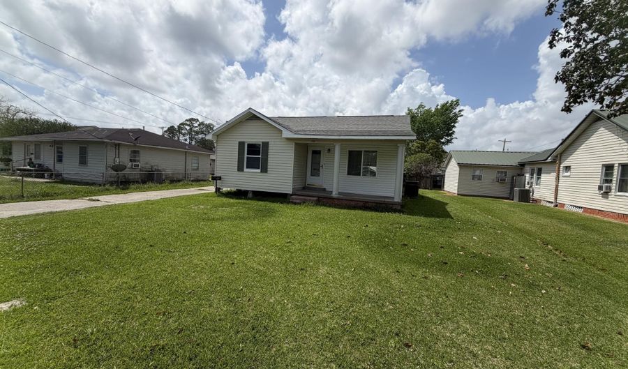 205 Gauraud St, Abbeville, LA 70510 - 3 Beds, 2 Bath