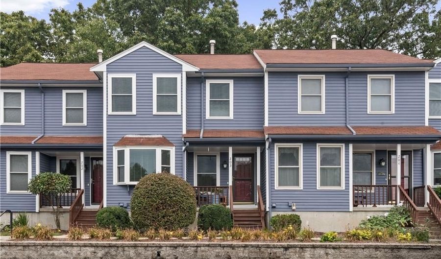 200 Heroux Blvd 203, Cumberland, RI 02864 - 2 Beds, 2 Bath