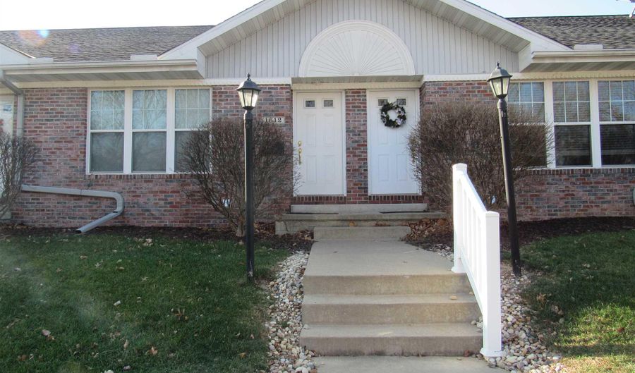 1612 W TIFFANY Ct, Peoria, IL 61614 - 2 Beds, 2 Bath