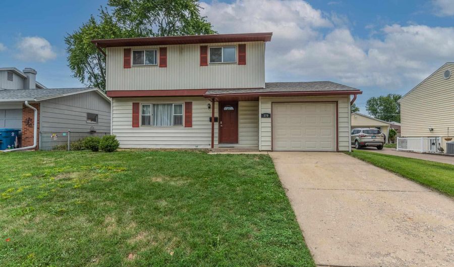 379 39TH Ave, East Moline, IL 61244 - 3 Beds, 2 Bath