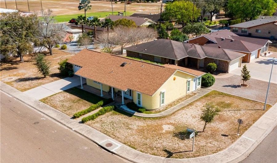 407 Country Club Dr, Alamo, TX 78516 - 2 Beds, 2 Bath