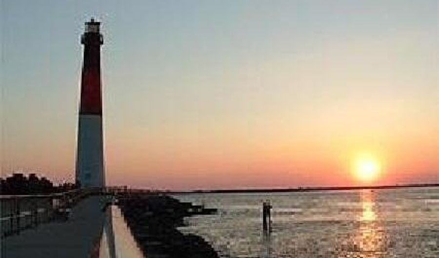 14 E 16th St, Barnegat Light, NJ 08006 - 4 Beds, 2 Bath