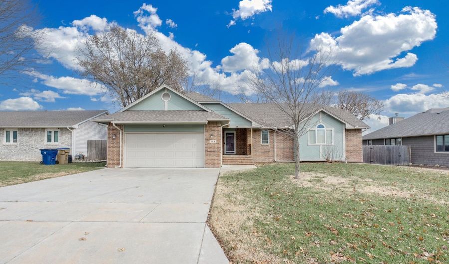 118 Chapel Dr, Andover, KS 67002 - 3 Beds, 3 Bath