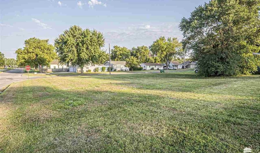 1001 N Mulberry St, Abilene, KS 67410 - 0 Beds, 0 Bath