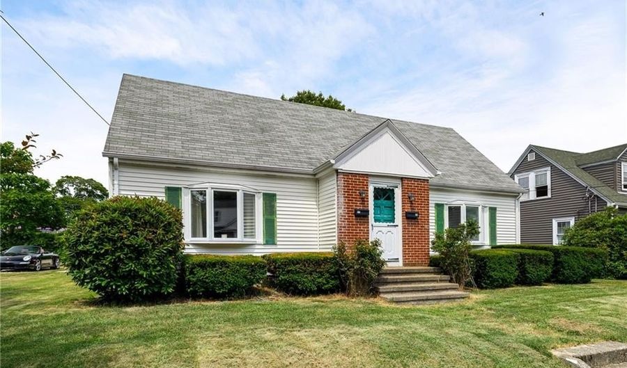 15 Preston Dr, North Kingstown, RI 02852 - 4 Beds, 2 Bath