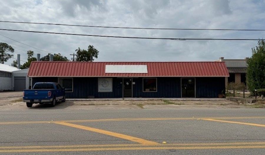 611 N Velasco, Angleton, TX 77515 - 0 Beds, 0 Bath