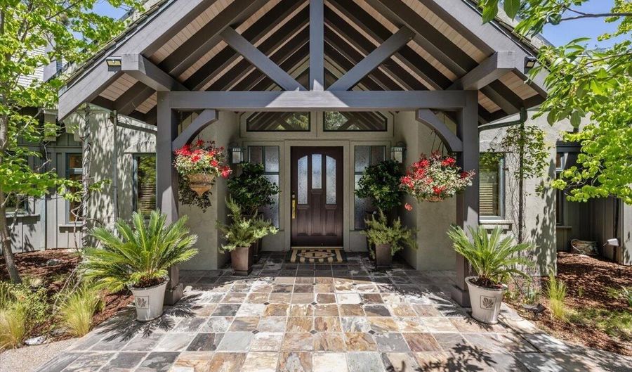 500 Ashland Loop Rd, Ashland, OR 97520 - 5 Beds, 6 Bath