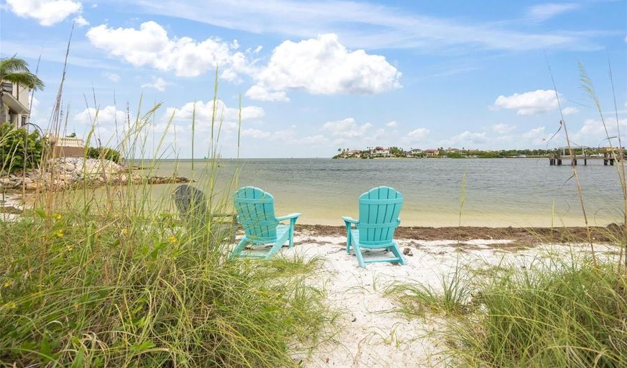 1005 PIANO Ln, Apollo Beach, FL 33572 - 5 Beds, 6 Bath