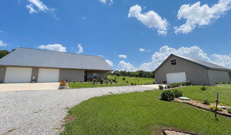 5398 County Road S5-307, Ava, MO 65608 - 6 Beds, 3 Bath