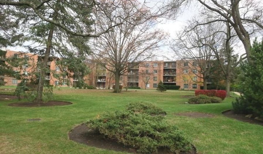 1605 E Central Rd 322C, Arlington Heights, IL 60005 - 3 Beds, 2 Bath