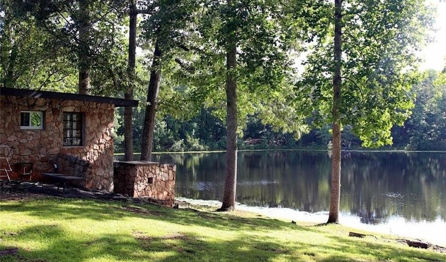 415 Walton Rd, Barnesville, GA 30204 - 3 Beds, 2 Bath