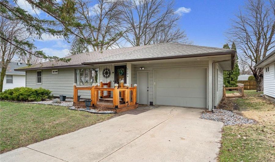 2104 W Oakland Ave, Austin, MN 55912 - 4 Beds, 3 Bath